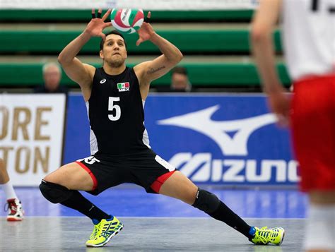 FUNDAMENTOS TÉCNICOS DEL VOLEO EN VOLEIBOL: y mucho más.