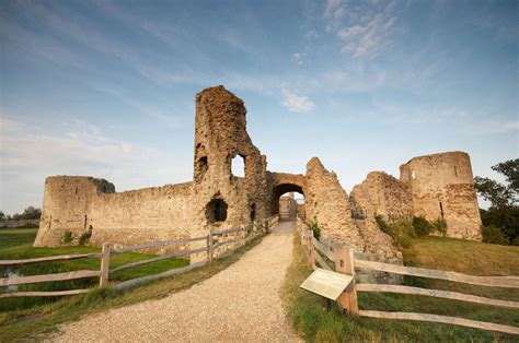 Pevensey Castle (Pevensey) - Visitor Information & Reviews