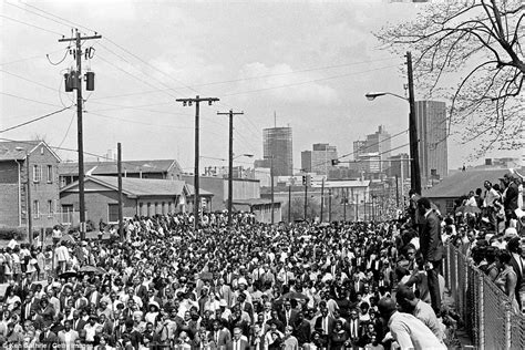 Incredible pictures emerge of MLK's 4-mile-long funeral procession ...