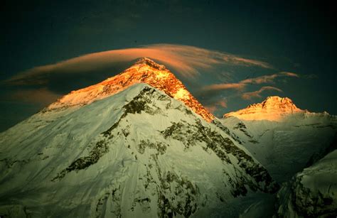 Beauty of Nature: Mount Everest:The Earth's highest mountain