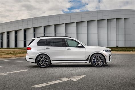 2019 BMW X7 offers a commanding presence - CNET