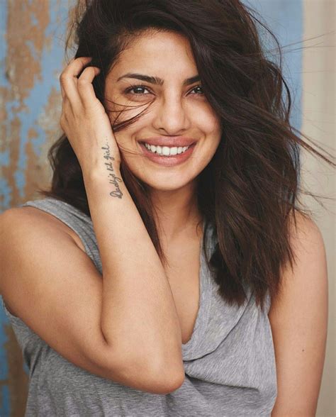 Priyanka Chopra without makeup | Hübsche gesichter, Indische schauspielerinnen, Haarschnitt ideen