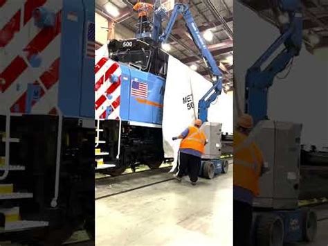 Metra reveals Locomotive 500 SD70MACH - YouTube