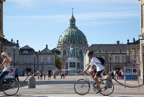 Amalienborg Palace | History and what to see and do at the Queen's palace