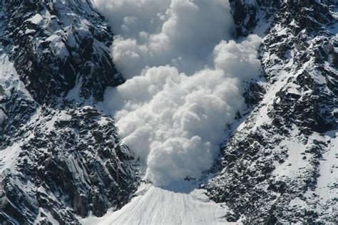 Avalanche, Chamonix-Mont-Blanc, France. | Nature, Natural disasters ...