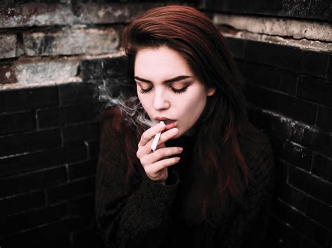 Girl Smoking Wallpapers - Top Free Girl Smoking Backgrounds - WallpaperAccess