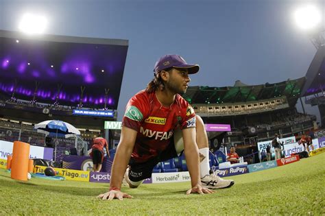 Suyash Sharma warms up ahead of the game | ESPNcricinfo.com