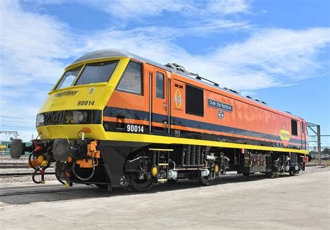 Freightliner names electric loco in recognition of key workers - G&W UK ...