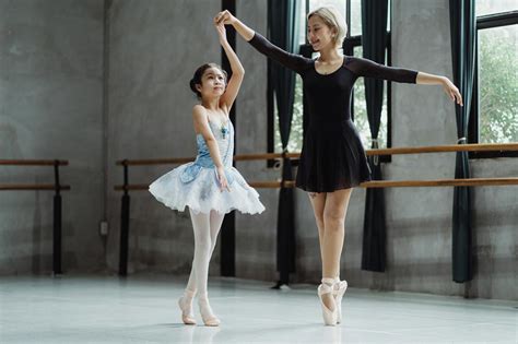 Ballet teacher dancing with girl · Free Stock Photo