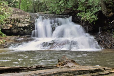 15 Best North Georgia Waterfalls You Shouldn't Miss - Southern Trippers