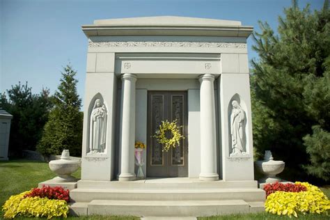 How Does a Family Tomb Work? - Mausoleums.com