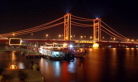 AMAZING INDONESIA: AMPERA BRIDGE