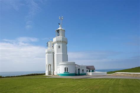 Picturesque Lighthouses You Can Rent on Airbnb | Lighthouse hotel, Luxury holiday cottages ...