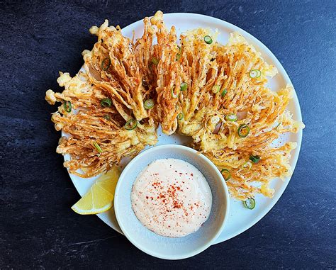 Bloomin Onion Vegan Makeover: Bloomin Mushrooms with Spicy Sauce