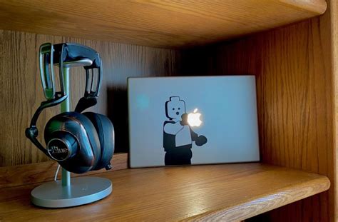 How to turn your old MacBook into a glowing light