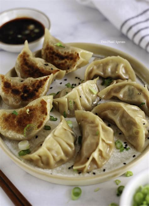 Pan-Fried Pork Dumplings with Cabbage (猪肉煎饺）| Two Plaid Aprons