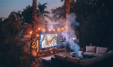 Top 5 Best Outdoor Movie Projectors of 2021 - Open Air Cinema – PIQO ...