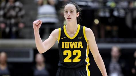 Caitlin Clark 3-pointers: Iowa star breaks Stephen Curry's single-season NCAA record | Sporting News