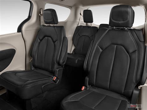 2021 Chrysler Voyager: 16 Interior Photos | U.S. News