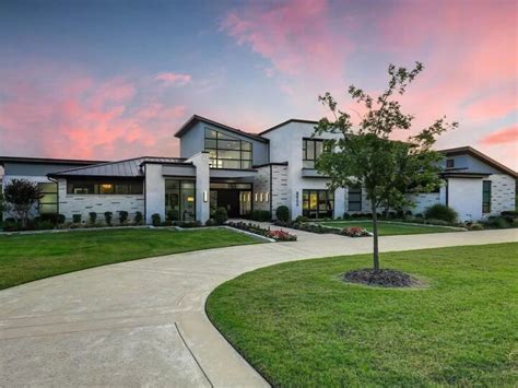 $3.499M Texas Modern Home is a Paradise with Amazing Outdoor Space