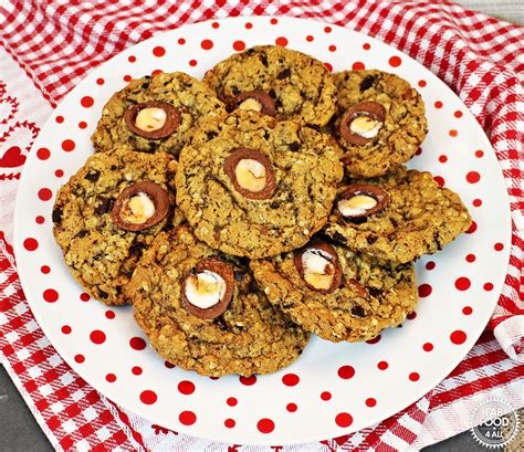 Easy Creme Egg Cookies - crispy & chewy! Fab Food 4 All