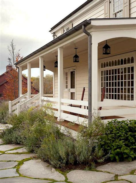 Farmhouse Front Porch Railing Ideas | Jenny Schokomuffin