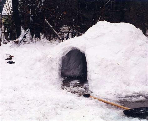 Surviving Cold Weather with Snow Caves - Modern Survival Online