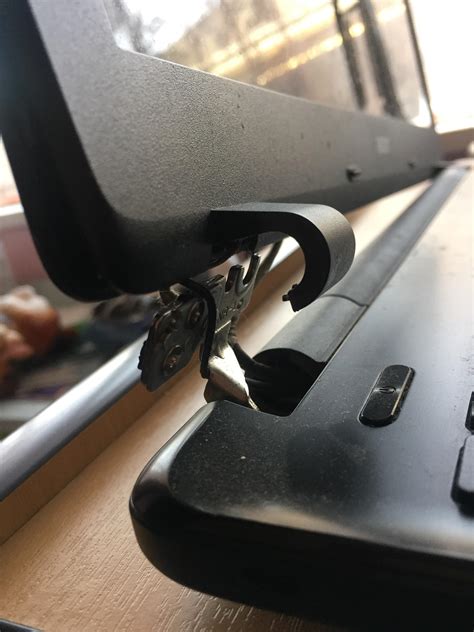 Broken Hinge on laptop. I don’t know much about computers but is there a way I could fix this? I ...