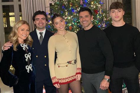 Kelly Ripa Enjoys 'Favorite Holiday Tradition' Before Christmas with ...