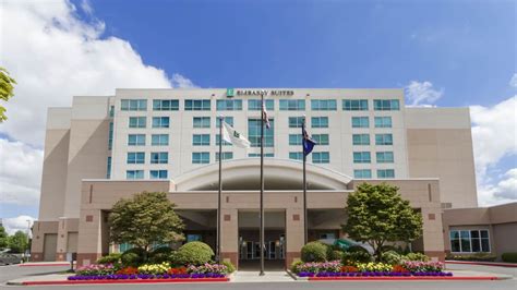 Top 10 Hotels Near Portland Airport: Best PDX Airport Hotels