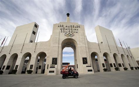 Los Angeles Memorial Coliseum to Get New Name After Deal With United Airlines - WSJ