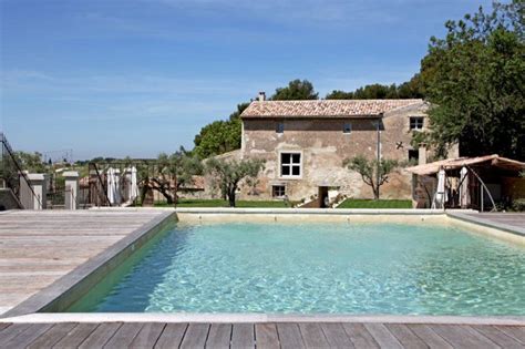 Une bastide au goût du jour | Pool houses, Pool, Outdoor spaces