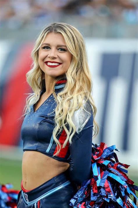 Tennessee Titans Cheerleaders | Professional cheerleaders, Nfl ...