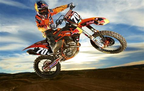 Ken Roczen injured with broken arm - Transmoto