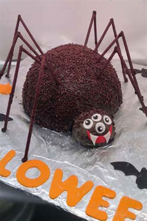 61 Easy Halloween Cakes - Recipes and Halloween Cake Decorating Ideas