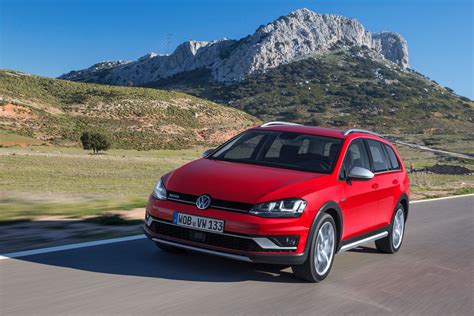 Volkswagen Golf Alltrack 2016 review | Auto Express