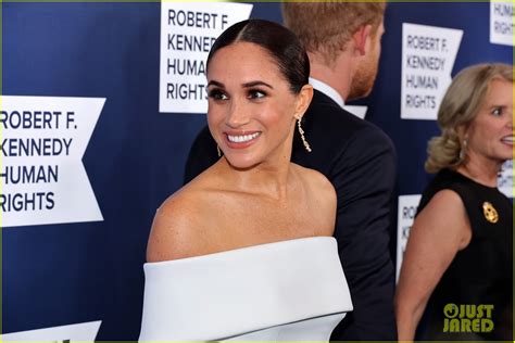 Meghan Markle & Prince Harry Arrive Hand In Hand For Ripple Of Hope Gala 2022 in NYC: Photo ...