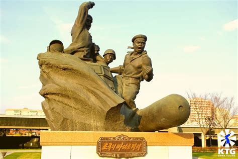 Statue at the Korean War Museum (Victorious Fatherland Liberation War ...