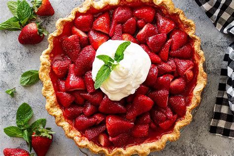 Easy Strawberry Pie {with Fresh Strawberries!} | Lil' Luna