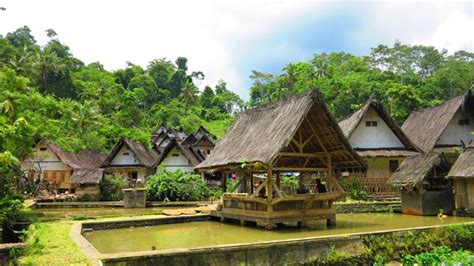 Kampung Naga Tasikmalaya : Lokasi, Fasilitas & Tarif Masuk