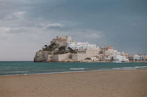 Visiting Peñíscola Castle in Spain | Jana Meerman