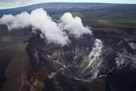 Kailua-Kona: Volcano and Kohala Landing Helicopter Tour | GetYourGuide