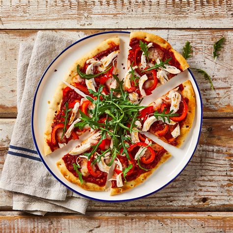 Spicy Chicken & Red Pepper Pizza Recipe | Gousto