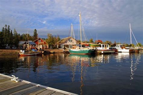 11 of the Best Lake Towns in America | Small town getaways, Grand marais minnesota, Small towns