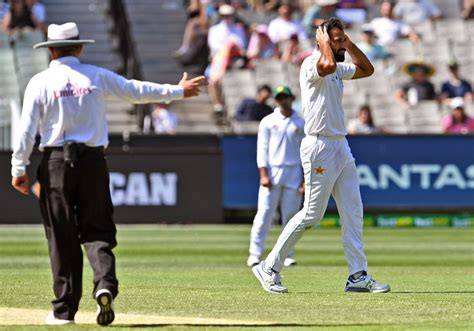 Wahab Riaz reacts to bowling David Warner off a no-ball | ESPNcricinfo.com