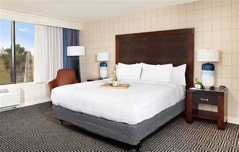 Kick Back and Relax in Style and Comfort: Hotel Lulu Anaheim