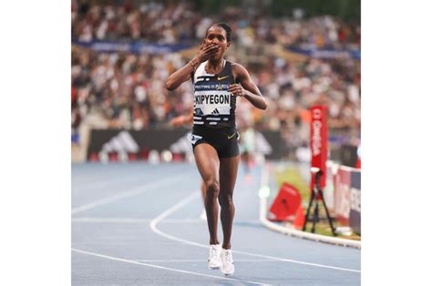 Faith Kipyegon Breaks Another World Record - gsport4girls