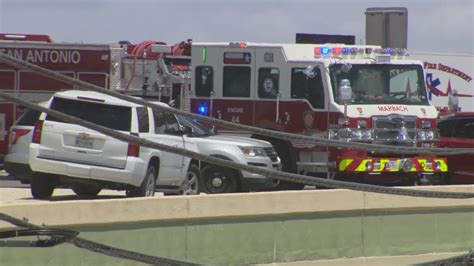 Officers close part of Texas highway following serious crash | kens5.com