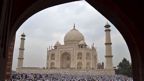 Taj Mahal replica to be built in Dubai - BBC News