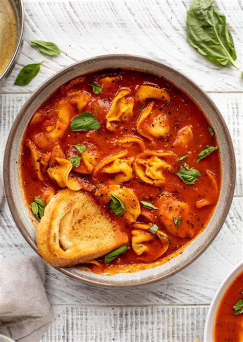 Tomato Tortellini Soup - Curried Tomato Tortellini Soup with Garlic Toast